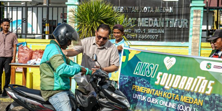 Melalui Kecamatan dan Kelurahan, Pemko Medan Bagikan Sarapan kepada Pengemudi Ojol