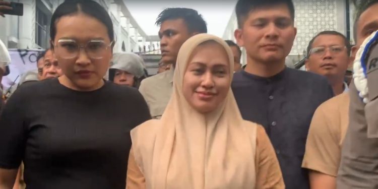 Ketua DPRD Sumut Erni Ariyanti Temui Aksi Massa