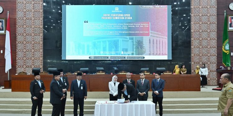 Gubernur Bobby Tandatangani Nota Kesepakatan KUA-PPAS APBD Perubahan 2025