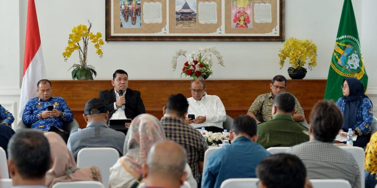 Gubernur Bobby Tekankan OPD di Jajaran Rutin Sampaikan Program ke Publik
