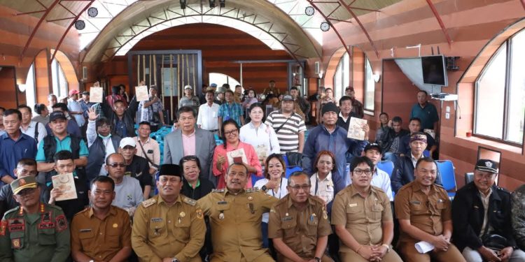 Bupati Dairi dan Wakil Ramah Tamah dengan Wartawan