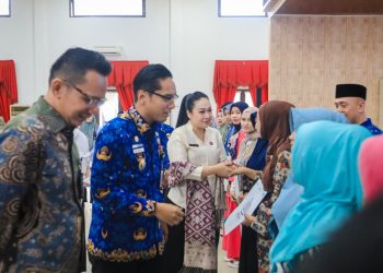 Serahkan Sertifikat Halal bagi Pelaku Usaha, Rico Waas Berharap Labelisasi Halal jadi Tren untuk UMKM Naik Kelas