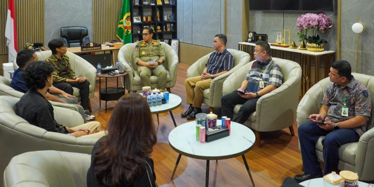Rico Waas Dukung Komunitas Medan Teater Tampil di Festival Teater Sumatera III