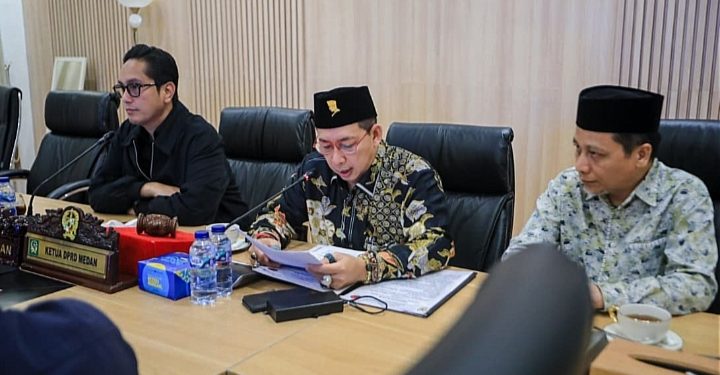 Wali Kota Rico Ikuti Pemandangan Umum Fraksi atas Ranperda Perubahan APBD Secara Daring