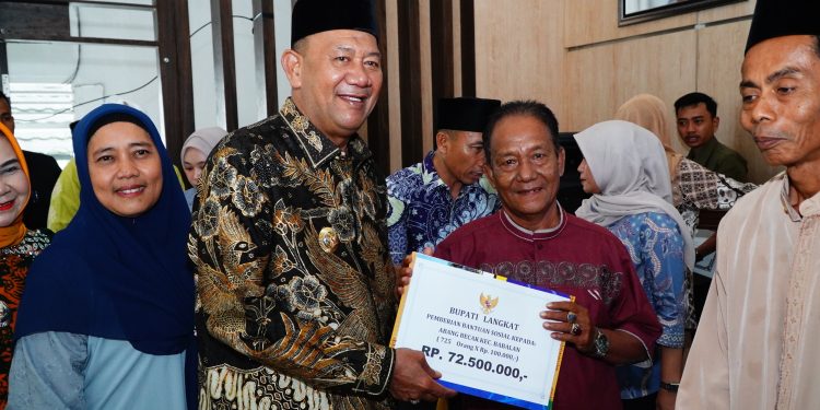 Wujudkan Kepedulian Sosial, Bupati Langkat Salurkan Bantuan 7.716 Warga Tidak Mampu