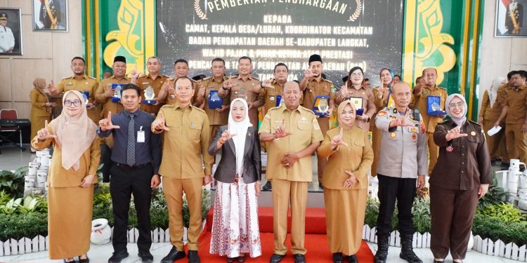 PAD Langkat 2024 Over Target, Syah Afandin Beri Penghargaan ke Penggerak Pajak