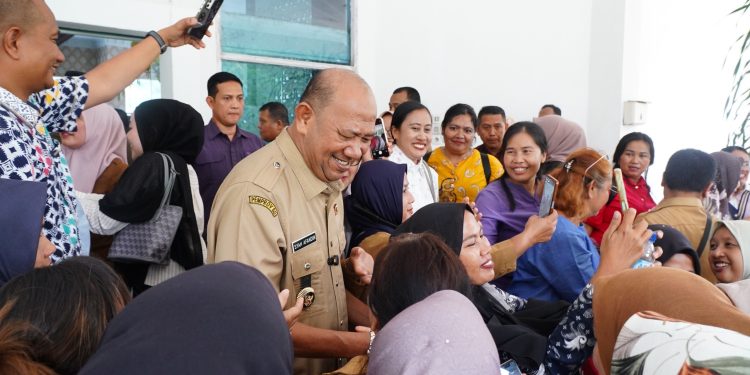 Tangis Haru Ratusan Nakes R4 Sampaikan Terima Kasih ke Bupati Langkat