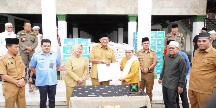 Bupati Langkat Serahkan Bantuan 3 Ekor Lembu untuk Haul ke-102 Tuan Guru Babussalam