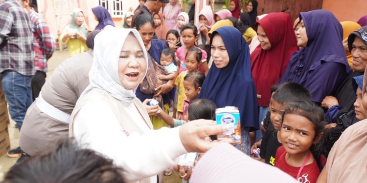 Wabup Langkat Salurkan Bantuan ke Warga Salahaji Pematang Jaya