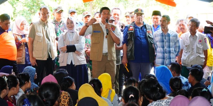 Kepala BNPB Tinjau Korban Banjir di Langkat