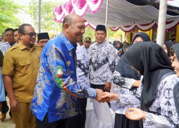 Usai Buka Konfercab PGRI, Bupati Langkat Salurkan Donasi GTK Terdampak Banjir di Tanjung Pura