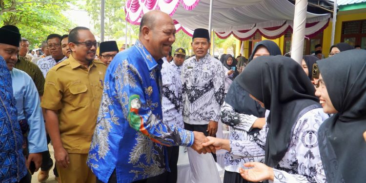 Usai Buka Konfercab PGRI, Bupati Langkat Salurkan Donasi GTK Terdampak Banjir di Tanjung Pura