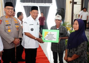 Bupati Langkat Salurkan Bantuan Siswa Terdampak Banjir dan ZIS Baznas