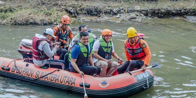 Zakiyuddin Harahap Bersama Gubsu Ikut Aksi Bersih Sungai Deli