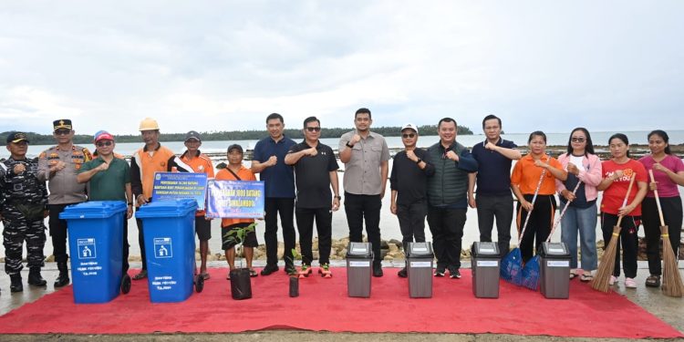 Pimpin Gerakan ASRI di Sorake, Gubernur Bobby Tekankan agar Kegiatan Dilakukan Rutin