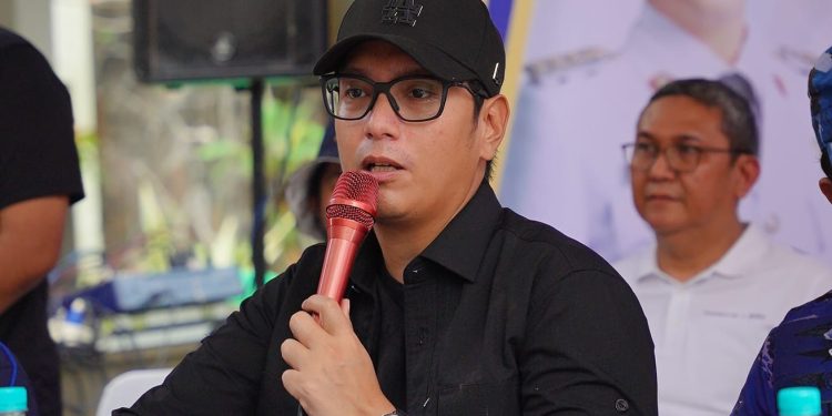 Sapa Warga di Bantaran Sungai Babura, Rico Waas Tegaskan Komitmen Respon Cepat dan Tepat Sasaran