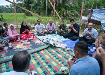Gubernur Bobby Buka Puasa Perdana Ramadhan Bersama Warga di Hunian Korban Banjir Sorkam