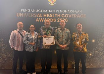 Bupati Langkat Terima Anugrah UHC Award 2026