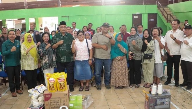 Pemkab Dairi Serahkan Bantuan kepada Kelompok Usaha Bersama