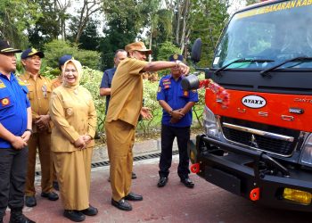 Bupati Langkat Serahkan Santunan dan Mobil Damkar, Minta Fokus 30 Desa Wisata