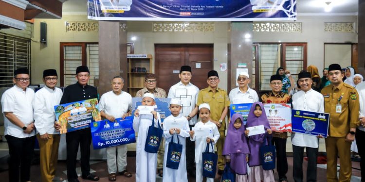 Safari Ramadhan di Masjid Al Muhajirin, Zakiyuddin Harahap Serahkan Bantuan Rp 50 Juta untuk Pembangunan Masjid