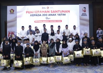 Zakiyuddin Harahap Serahkan Santunan Anak Yatim pada Buka Puasa Bersama DPD Gerindra Sumut