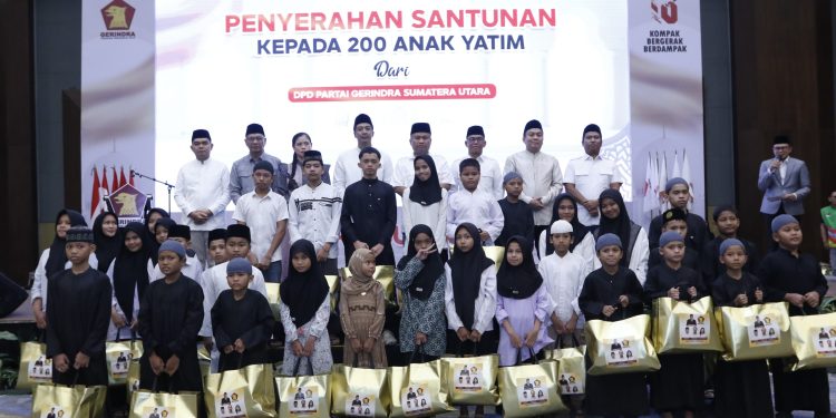 Zakiyuddin Harahap Serahkan Santunan Anak Yatim pada Buka Puasa Bersama DPD Gerindra Sumut