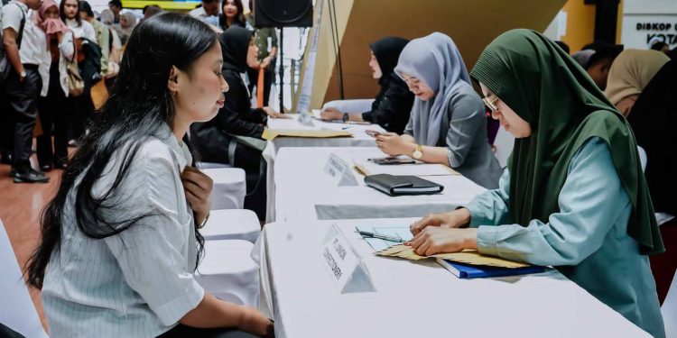 Ratusan Pencari Kerja Padati Rabu Walk In Interview