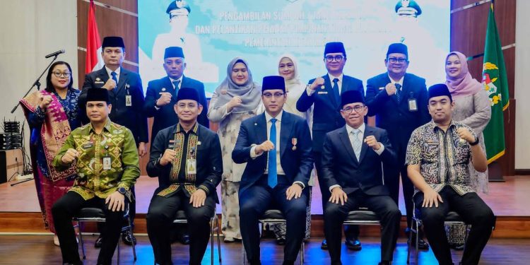 Lantik Empat Pejabat Tinggi Pratama, Rico Waas Tekankan Jabatan Harus Diemban dengan Ikhlas