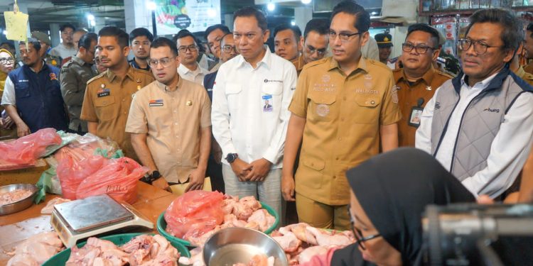 Pantau Pasar Jelang Idulfitri, Wali Kota Medan Pastikan Stok Aman dan Harga Stabil