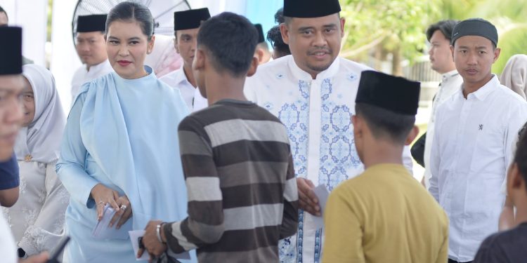 Gubernur Bobby Open House Idulfitri, Ribuan Warga Padati Rumah Dinas