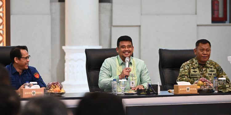 Gubernur Bobby Minta Kajian Mendalam Pencabutan Izin Hutan, Soroti Dampak Sosial dan Potensi Konflik