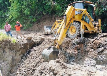 Pemkab Dairi Perbaiki Jalan longsor di Desa Jambur