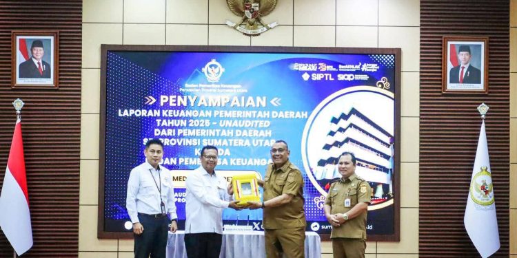 Bupati Dairi Serahkan LKPD kepada BPK RI Perwakilan Sumut