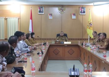 Bupati Dairi Tegaskan Pentingnya Leadership di Kalangan Guru
