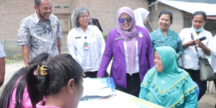 Sri Dewi Wahyu Daniel Sagala Pantau Kegiatan Posyandu