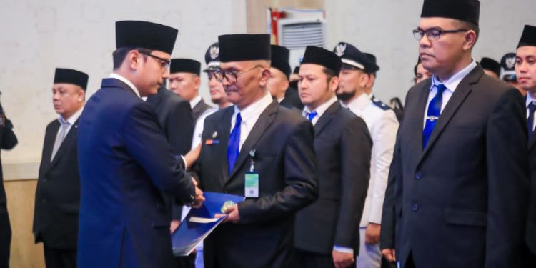 Lantik Eselon II, III dan IV, Wali Kota Rico Beri Deadline 6 Bulan bagi Pejabat Baru Tunjukkan Perubahan