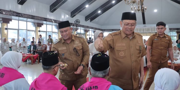 Bupati Dairi Tepungtawar Jamaah Calon Haji 2026
