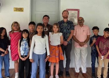 Konjen India Medan Putar Film English Vinglish untuk Siswa Medan Independent School