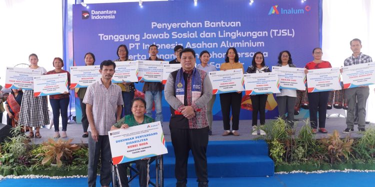 Dorong Pembangunan Berkelanjutan Di Samosir Inalum serahkan bantuan TJSL