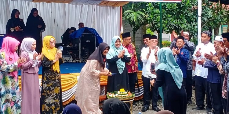 Endang Syah Afandin Dikukuhkan sebagai Bunda Peduli Buta Baca Al-Qur’an