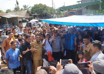 Bupati Langkat Temui Massa Aksi Damai, Pastikan Jalan Air Hitam Diaspal