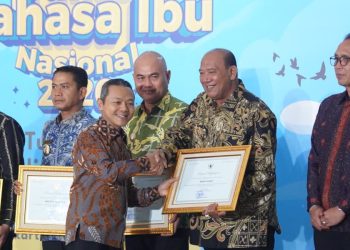 Bupati Langkat Raih Penghargaan Revitalisasi Bahasa Daerah dari Kemendikdasmen