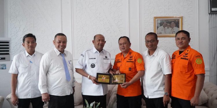 Syah Afandin Raih Penghargaan Basarnas atas Penanganan Banjir Langkat
