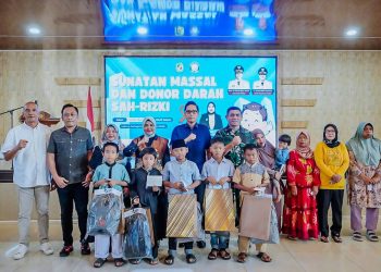 Rico Waas Bawa Keceriaan di Khitan Massal Sah-Rizki, 42 Anak Ikut dan Ibu Tunggal Terima Santunan