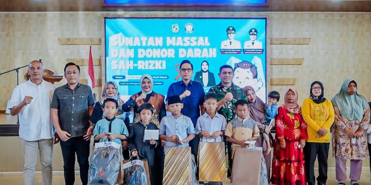 Rico Waas Bawa Keceriaan di Khitan Massal Sah-Rizki, 42 Anak Ikut dan Ibu Tunggal Terima Santunan