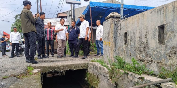 Wali Kota Rico Tinjau Banjir di Medan Selayang, Siapkan Solusi Penanganan Drainase