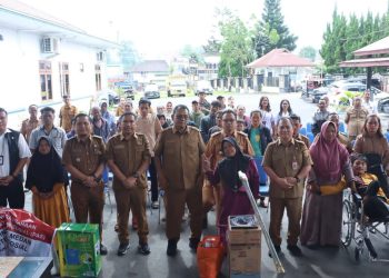 Bupati Dairi Serahkan Bantuan ke Penyandang Disabilitas