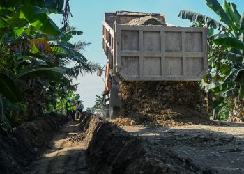 Puluhan Tahun Rusak, Jalan Strategis di Labuhanbatu Diperbaiki dan Diperlebar Gubernur Bobby