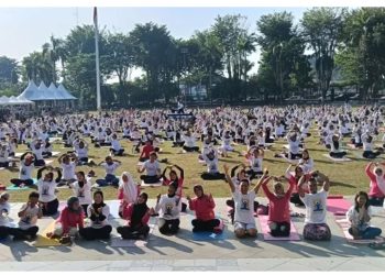 Peringati Hari Yoga, Ketua TP PKK Kota Jambi Ajak Masyarakat Jaga Kesehatan Fisik dan Mental
